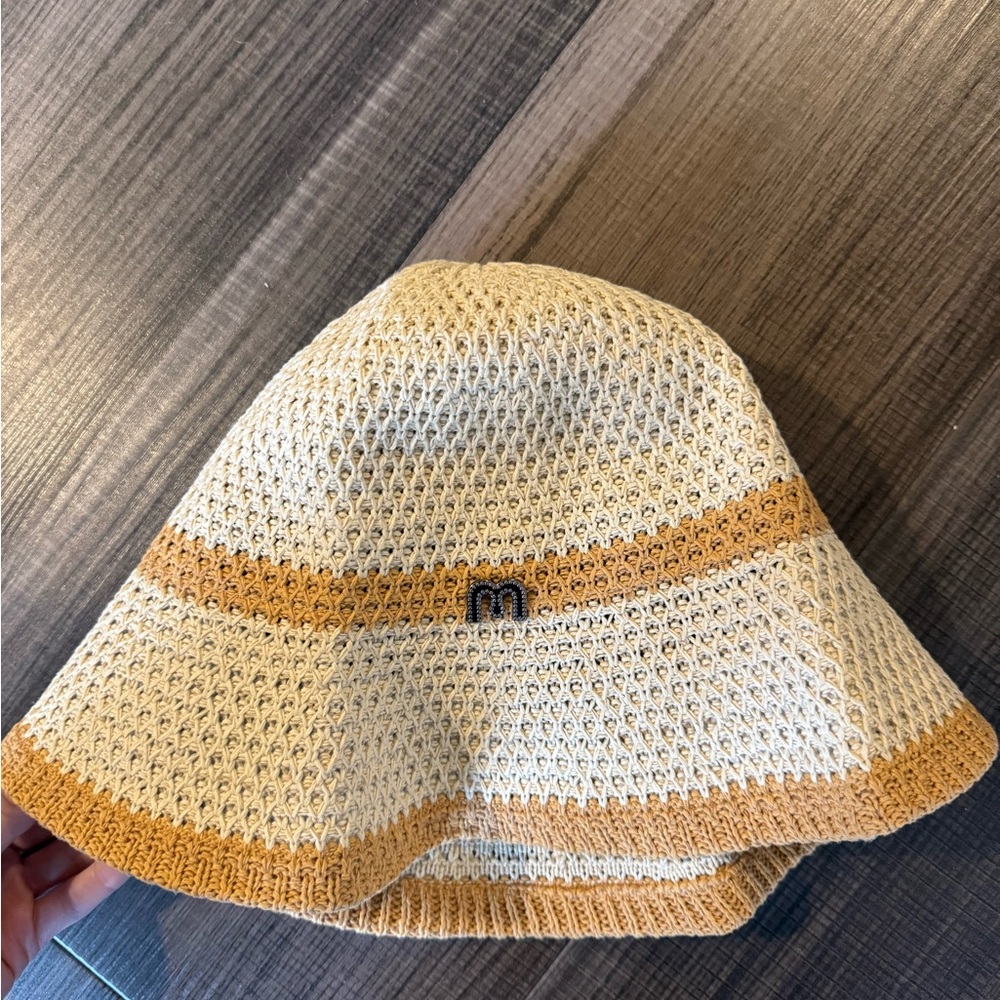 Crochet bucket beach hat